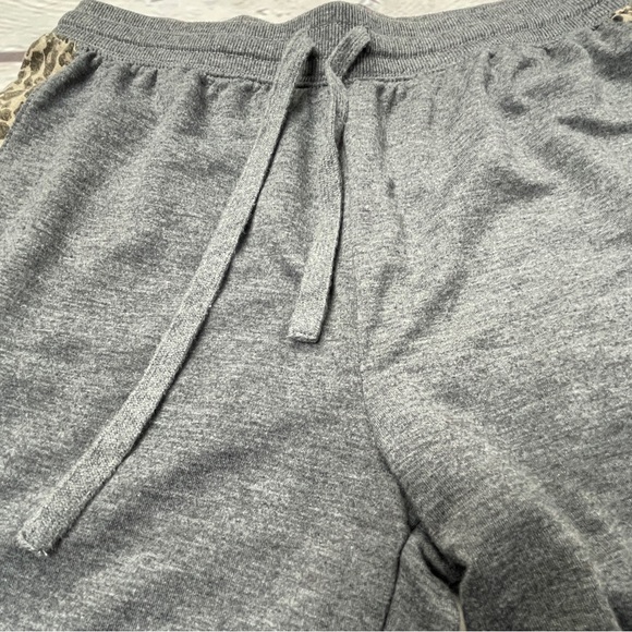 SPLENDID loungewear sweatpants gray with leopard animal print stripe, size S - Picture 4 of 14
